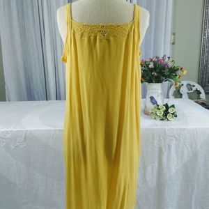 Coconut Moon size med yellow dress.